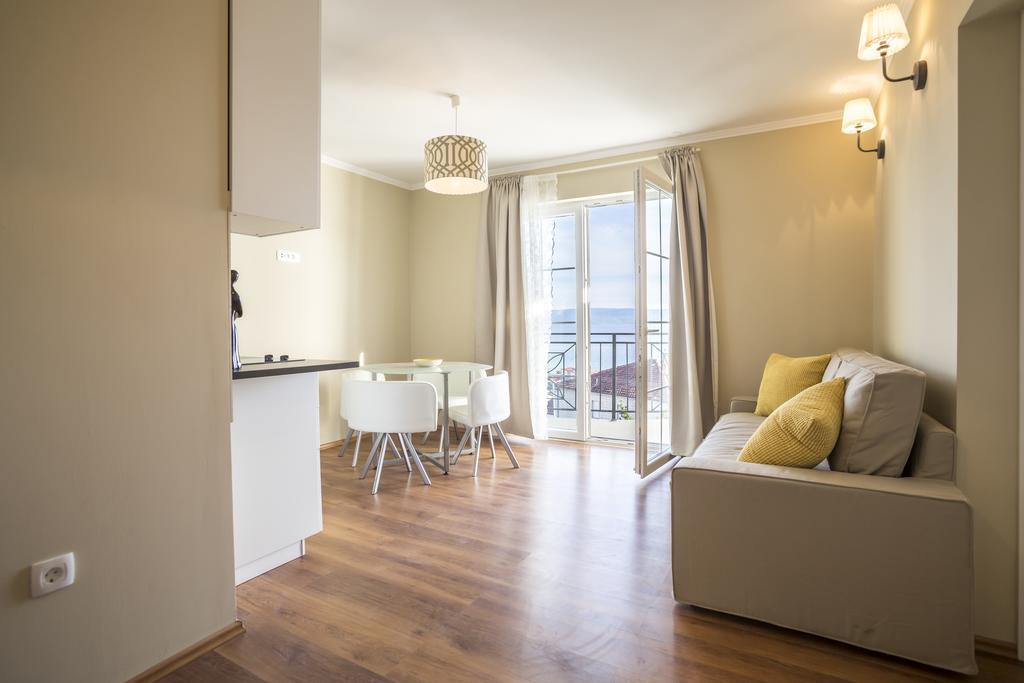 Apartments Villa 9 ポドストラナ エクステリア 写真